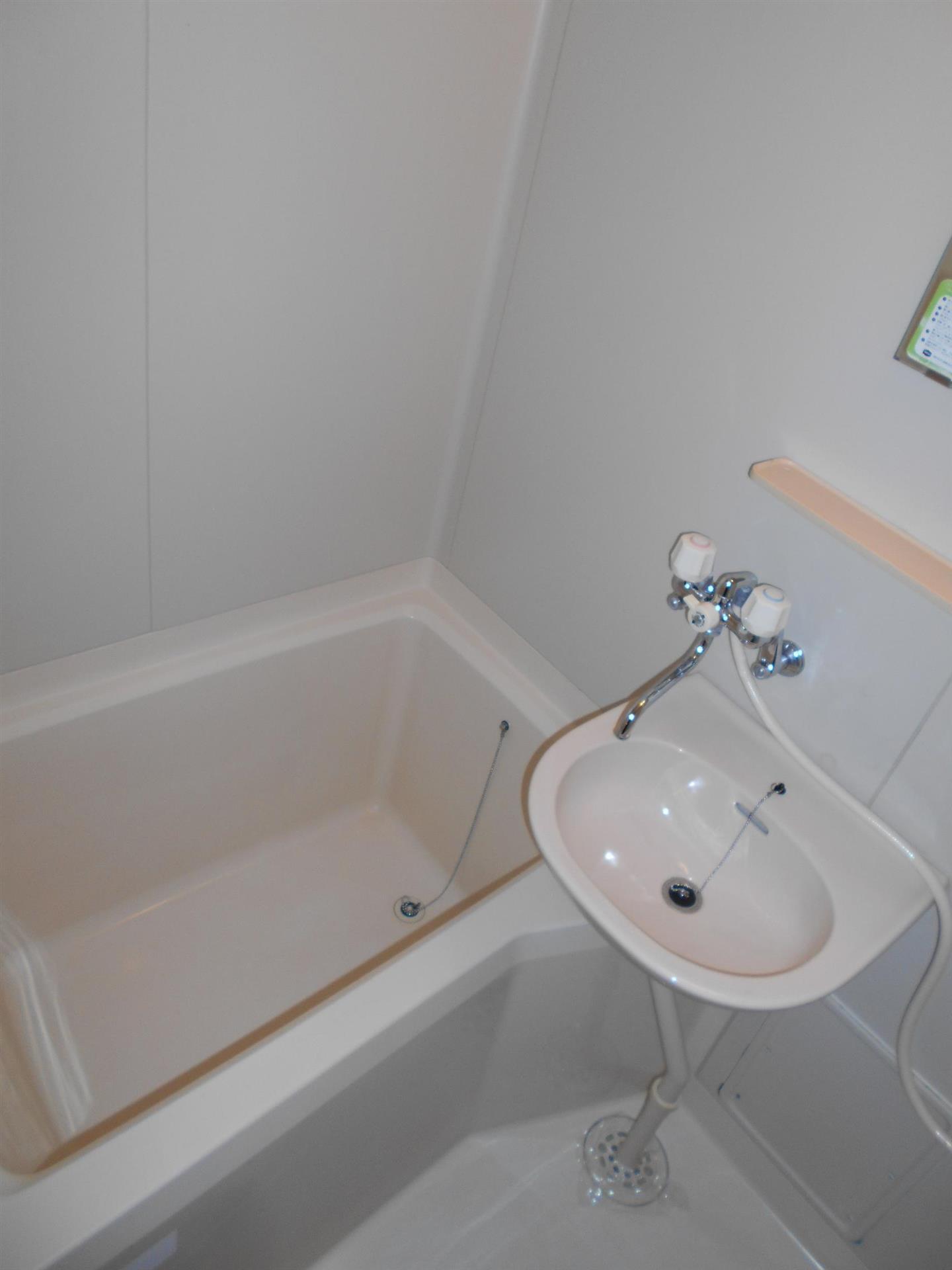 バス・シャワールーム　洗面台と一体型のバスルーム♪