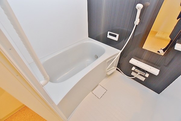 バス・シャワールーム　★追い焚き機能＆浴室乾燥機付き★