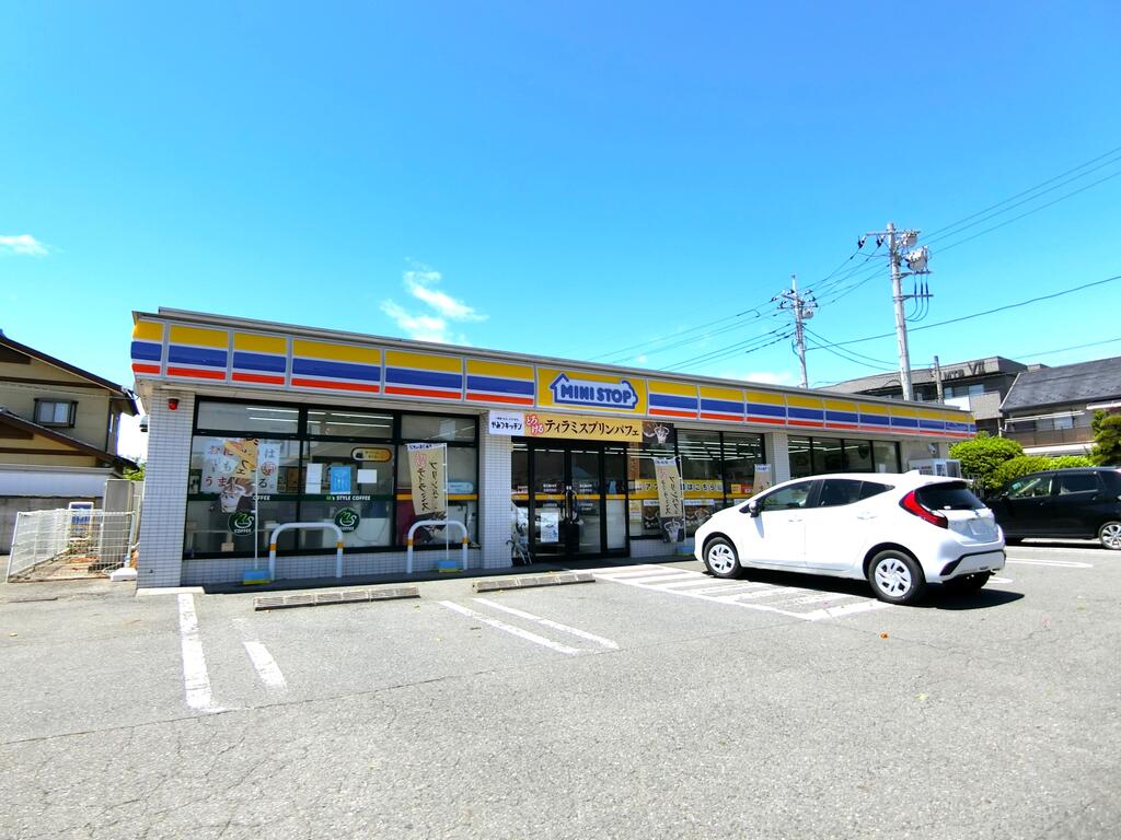 コンビニ　ミニストップ前橋荒牧店（コンビニ）まで816m