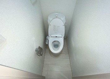 トイレ　別部屋参考写真となります