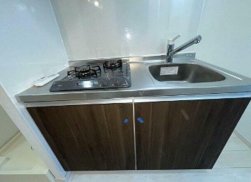 キッチン　別部屋参考写真となります