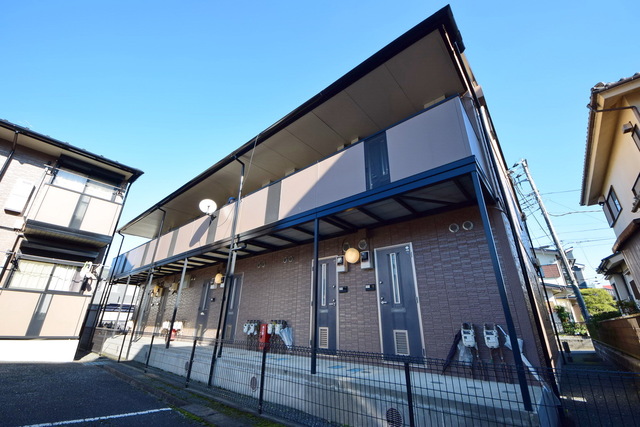 建物外観　★コンビニやスーパーも近くて便利な立地★