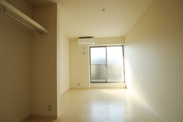 居室・リビング　同物件別号室