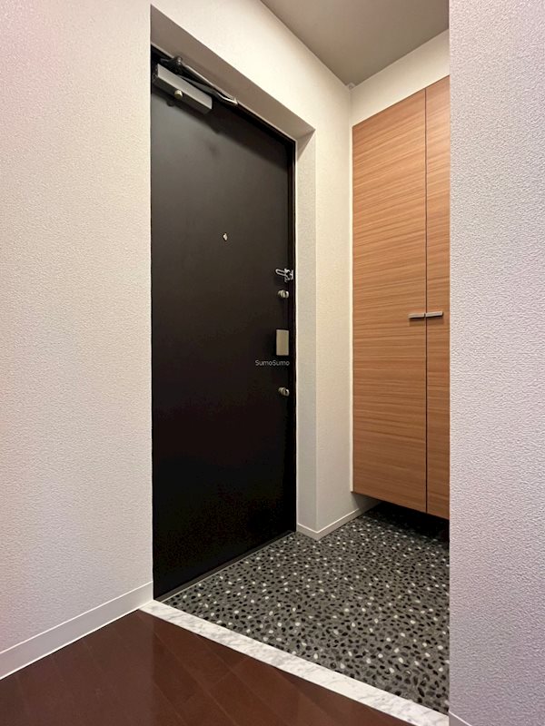 玄関　収納もある玄関です