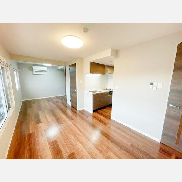 居室・リビング　明るい雰囲気で、気持ちの良いリビングです♪