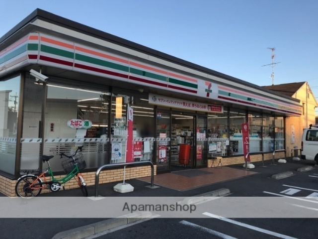 コンビニ　セブンイレブン（コンビニ）まで697m