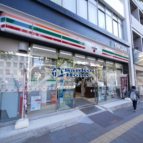 コンビニ　セブンイレブン 台東蔵前3丁目店（コンビニ）まで243m