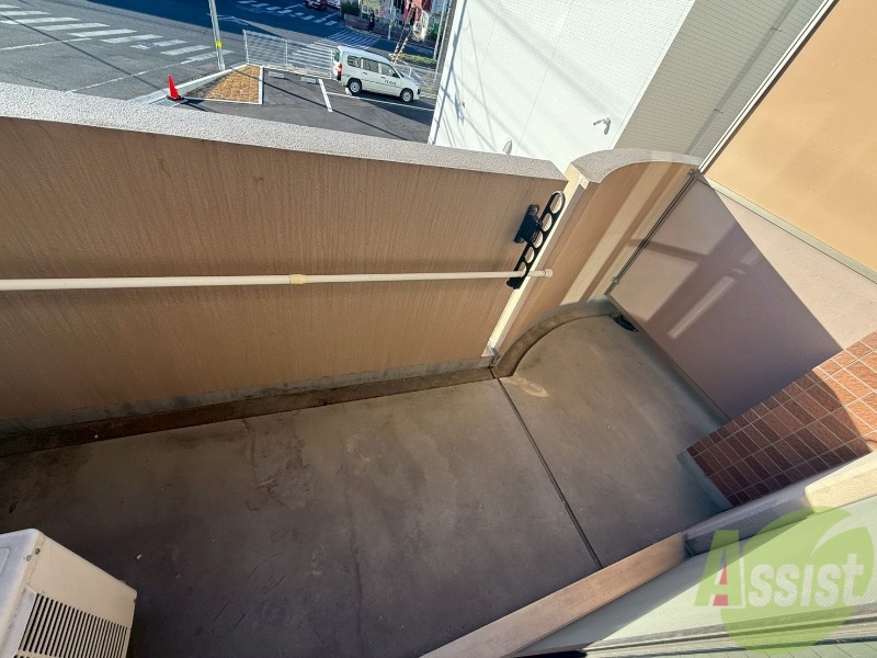 バルコニー　バルコニーは長さも幅もちょうどいい広さでした。