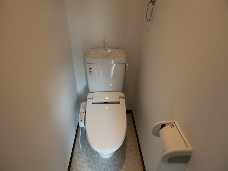 トイレ　温水洗浄暖房便座付トイレ