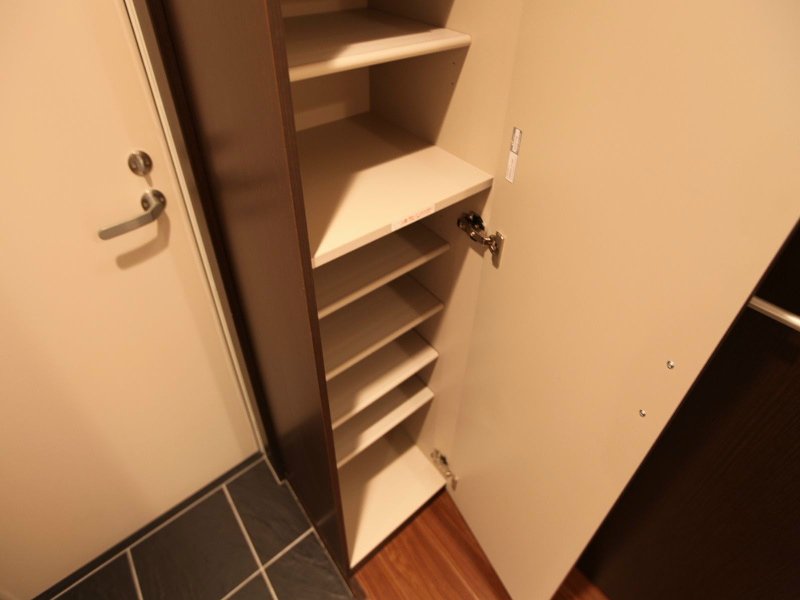 玄関　玄関　シューズボックス付（収納充実してます）