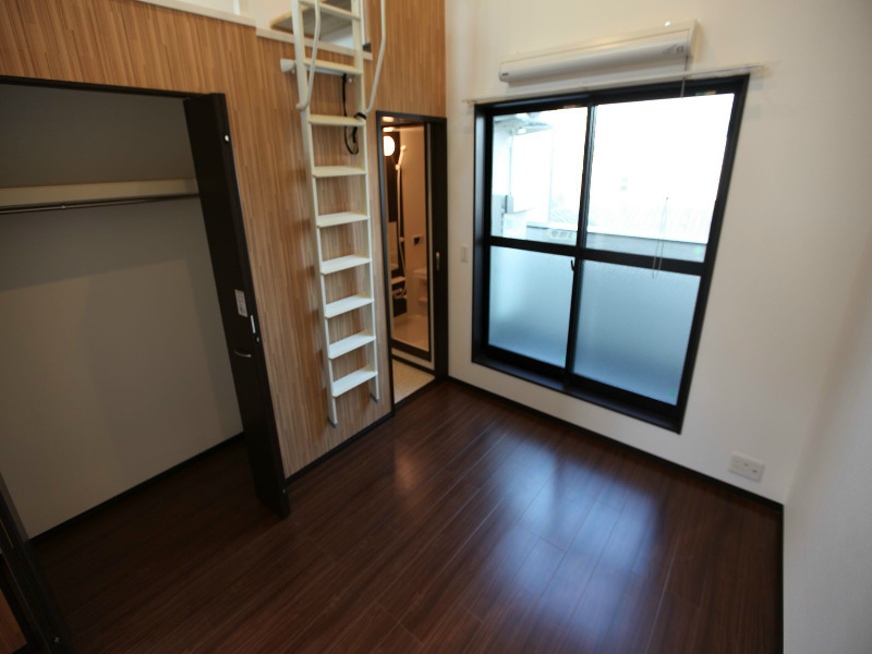 居室・リビング　洋室8.7帖　ロフト7帖（収納としても寝室としても使えます）