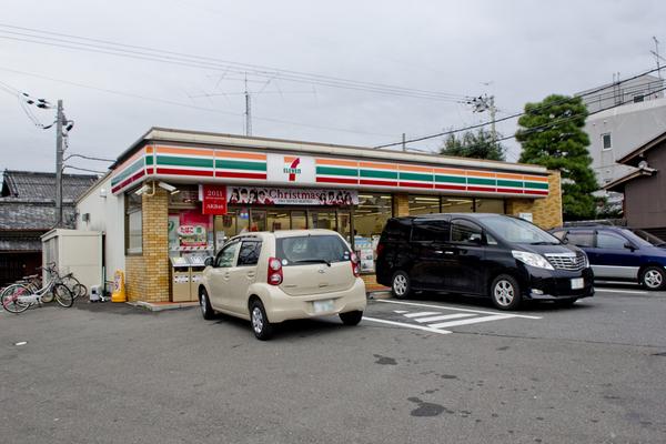 コンビニ　セブンイレブン向日梅ノ木店（コンビニ）まで120m