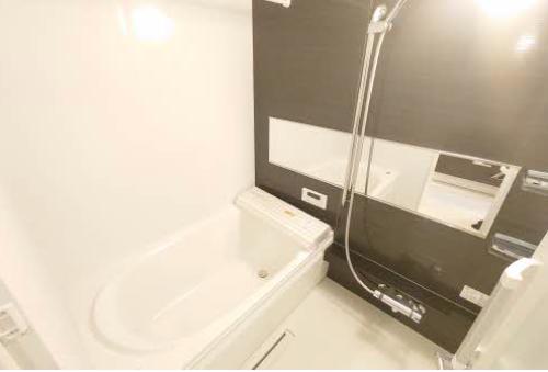 バス・シャワールーム　落ち着いた空間のお風呂です