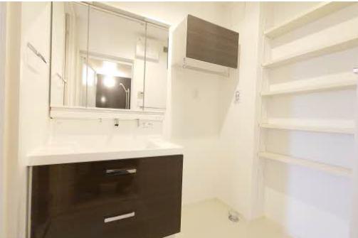 洗面設備　使いやすい洗面所です