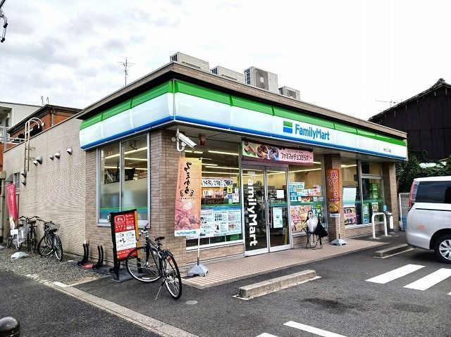 コンビニ　ファミリーマート（コンビニ）まで70m