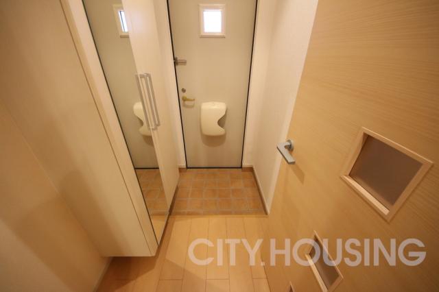 玄関　※同タイプ部屋の写真です。