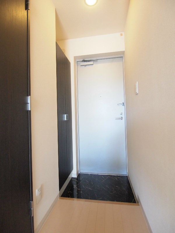 玄関　弊社は全物件仲介手数料半月分でご紹介可能です。