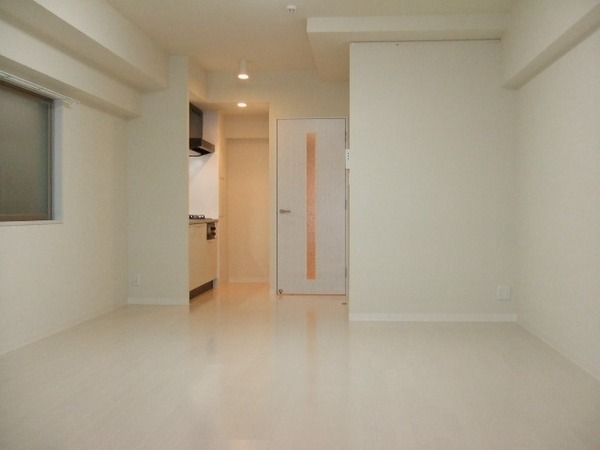 居室・リビング　☆明るい洋室☆