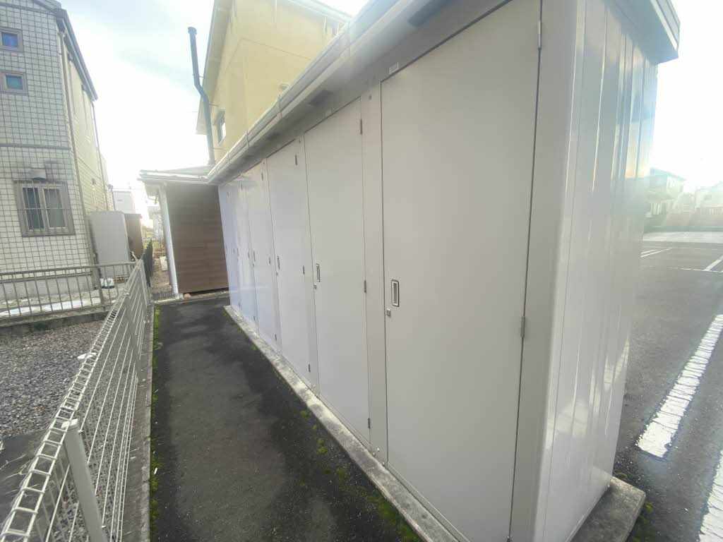 建物外観　ストッカー