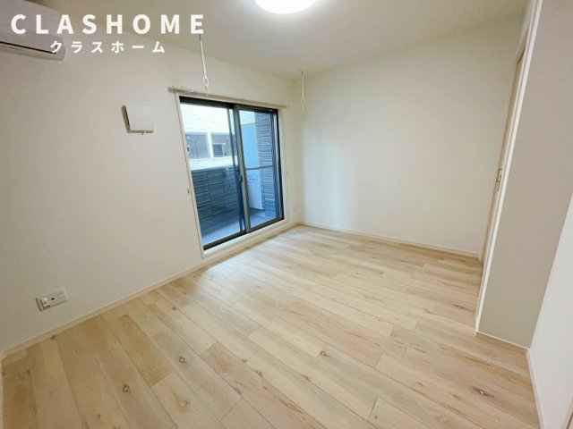 居室・リビング　同物件の別部屋になります。