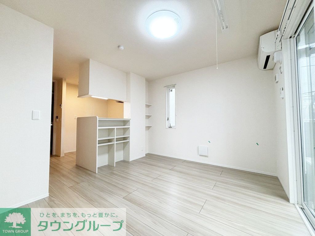 居室・リビング　別号室参考写真です。