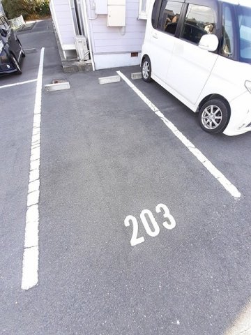 駐車場　駐車場完備です