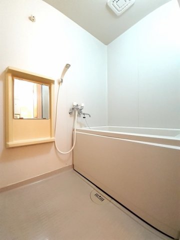 バス・シャワールーム　ゆったり過ごせるお風呂です