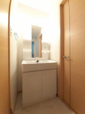 洗面設備　コンパクトで使いやすい洗面所