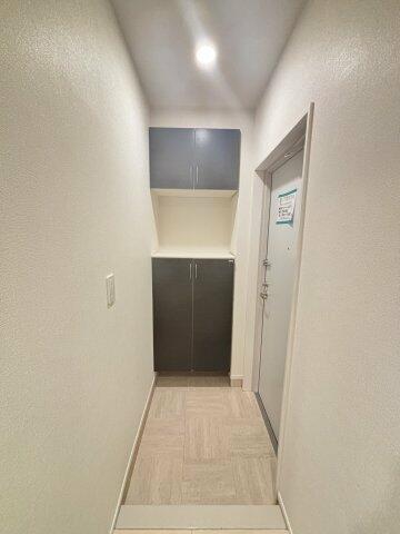 玄関　玄関収納も充実