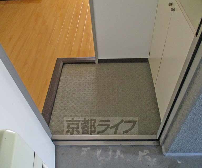 玄関　６帖和室です。