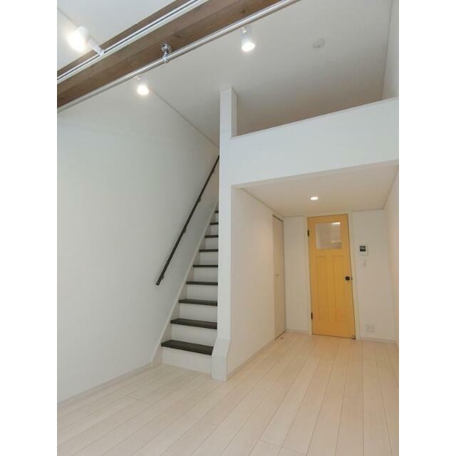 居室・リビング　パステルカラーのドアはアメリカから輸入しています！