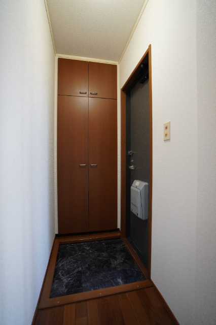 玄関　同じ建物の別の部屋