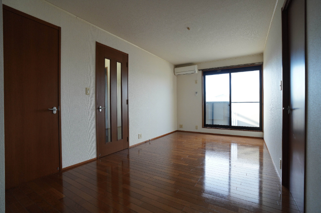 居室・リビング　同じ建物の別の部屋