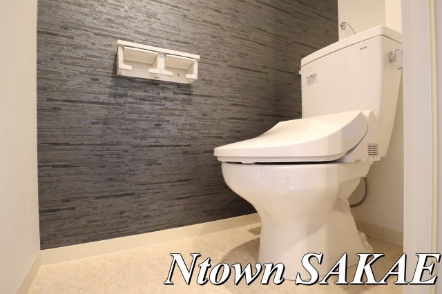 トイレ　落ち着いた色調のトイレです