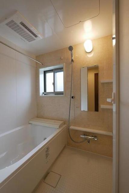 バス・シャワールーム　落ち着いた空間のお風呂です