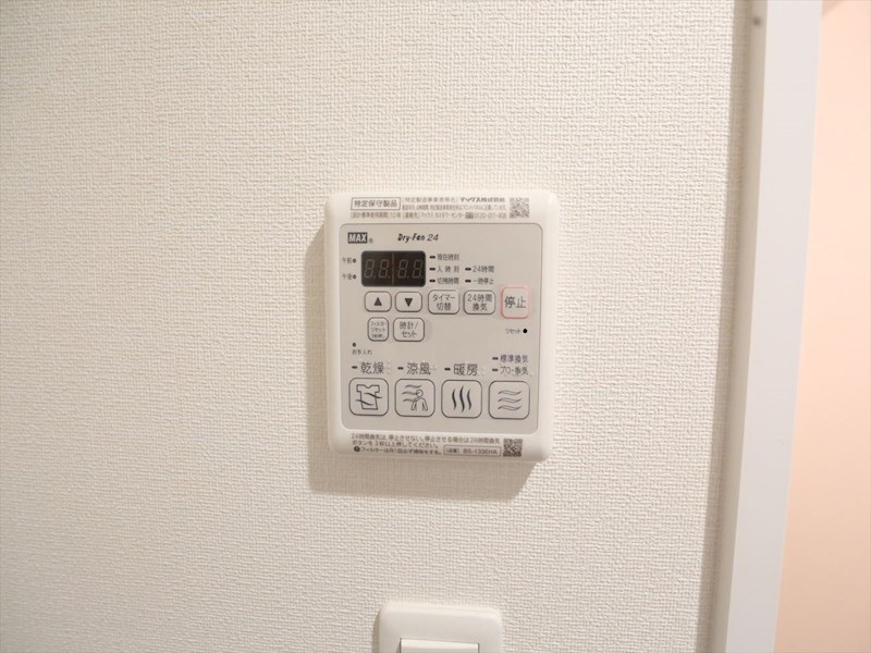 その他設備　浴室暖房乾燥機付き