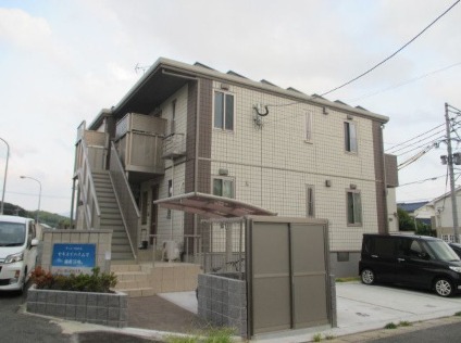 建物外観　軽量鉄骨のアパートです