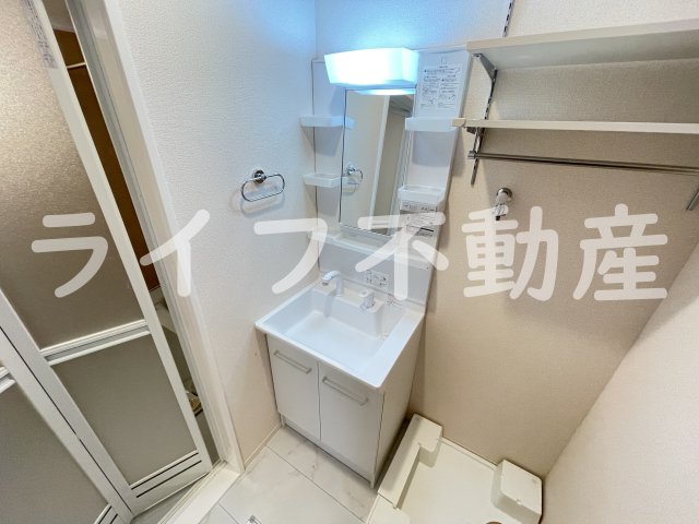 洗面設備　独立洗面台、朝の身支度には欠かせません