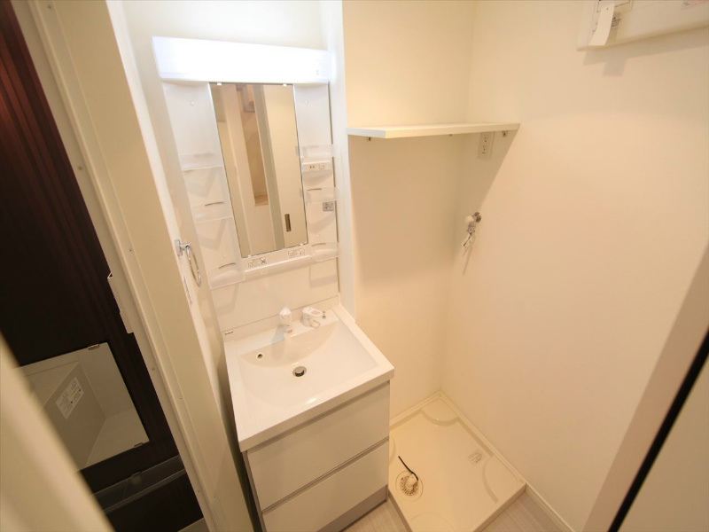 洗面設備　脱衣所　独立洗面台（シャンプードレッサー）洗濯機用意できます