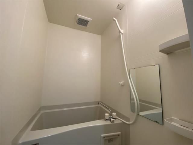 バス・シャワールーム　同物件別部屋写真