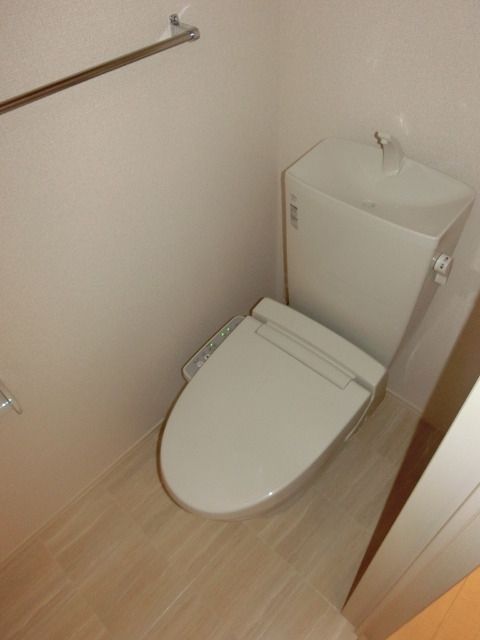 トイレ　ウォシュレット付き