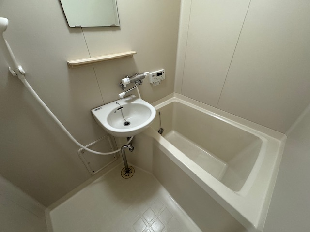 バス・シャワールーム　※写真は別部屋です。現況優先