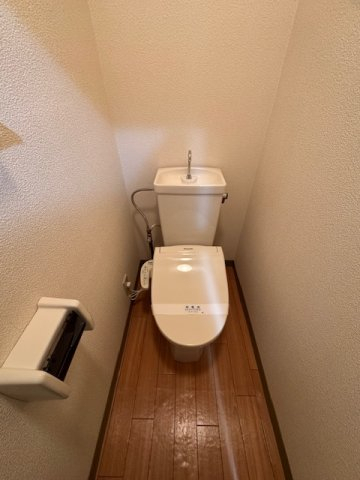 トイレ　※写真は別部屋です。現況優先