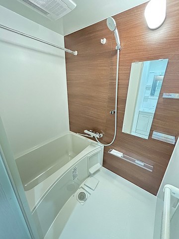 バス・シャワールーム　落ち着いた空間のお風呂です