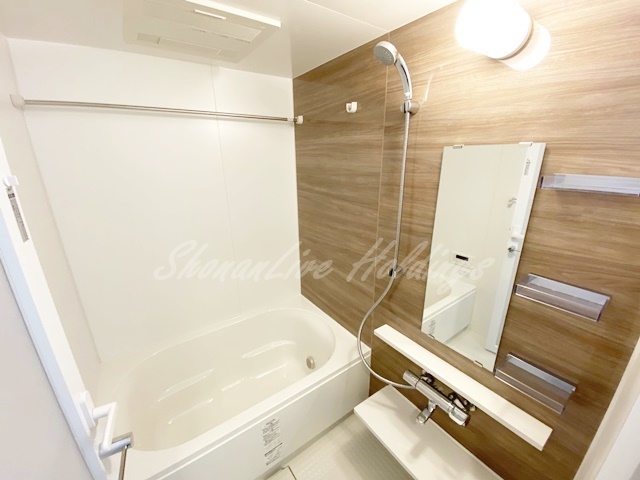 バス・シャワールーム　清潔感のあるお風呂です♪