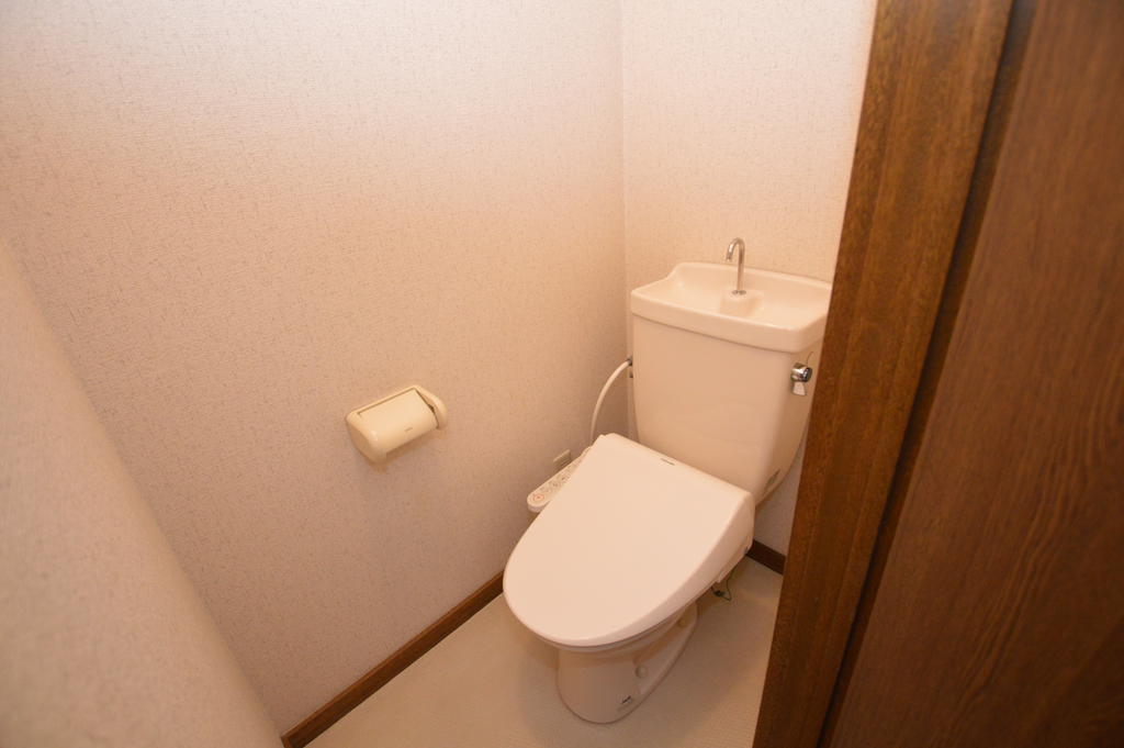 トイレ　（参考）他室の写真を使用しています。現況優先となります。