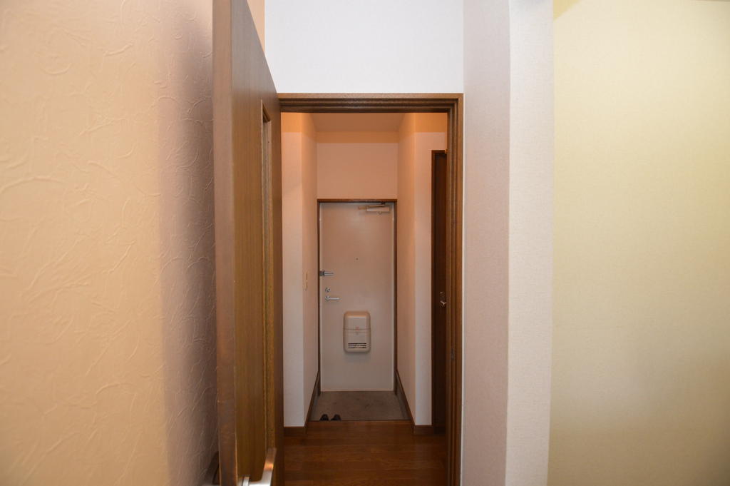 玄関　（参考）他室の写真を使用しています。現況優先となります。