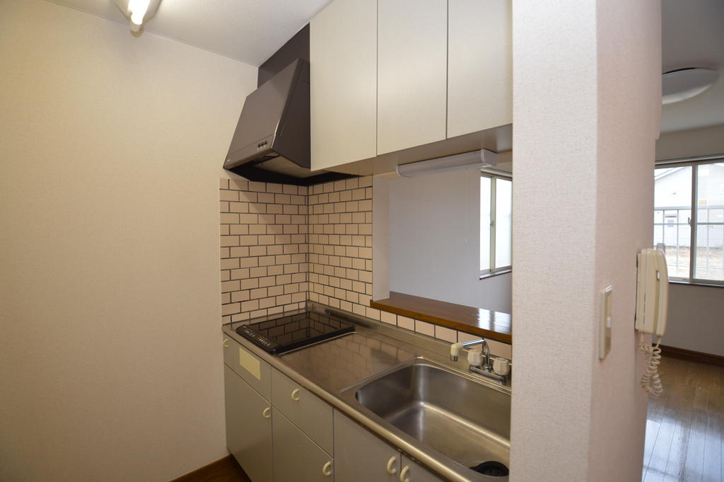 キッチン　（参考）他室の写真を使用しています。現況優先となります。