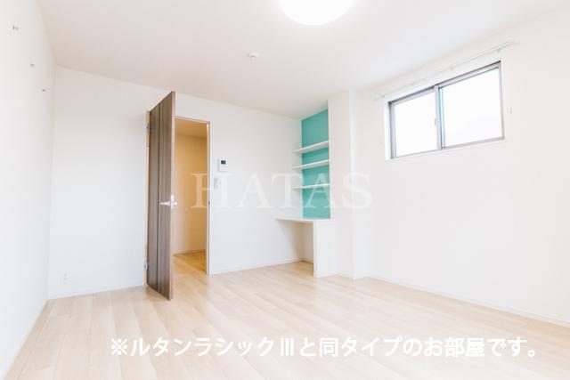 居室・リビング　同型タイプのお写真です。実際の色や仕様が相違する場合がありま