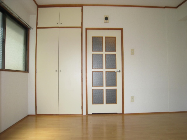 居室・リビング　同物件別部屋